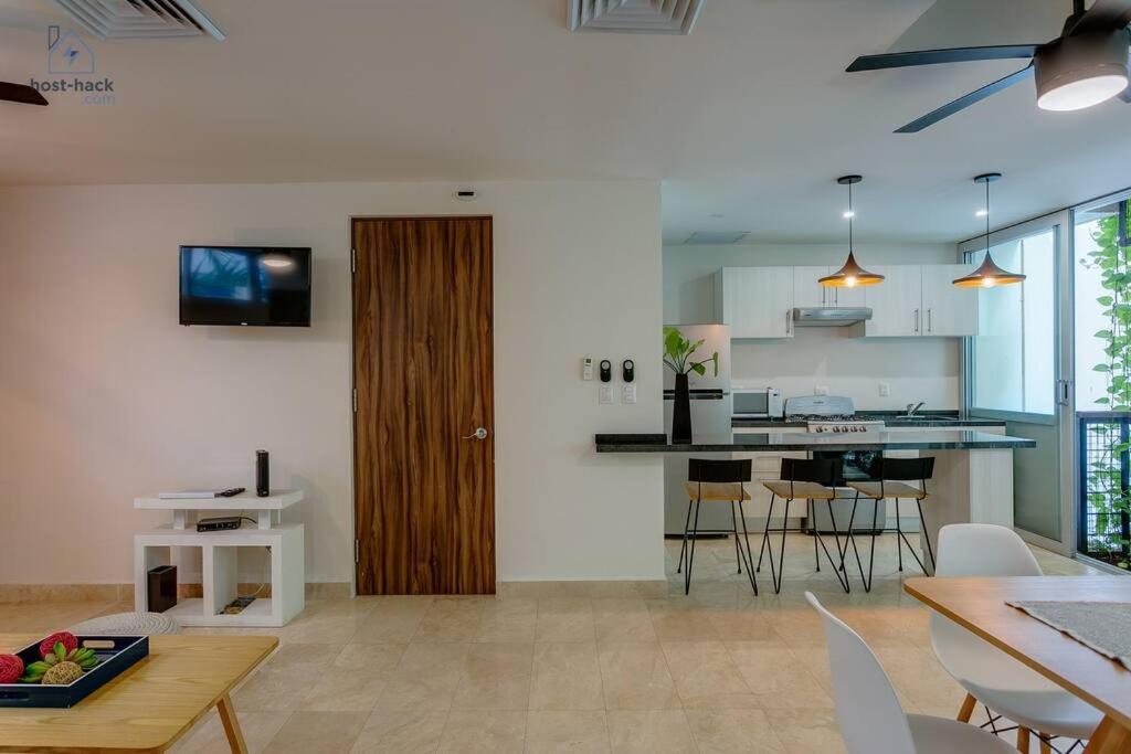 Danzamar 4, 5 Blocks Away From Playa Pelicanos Apartment *