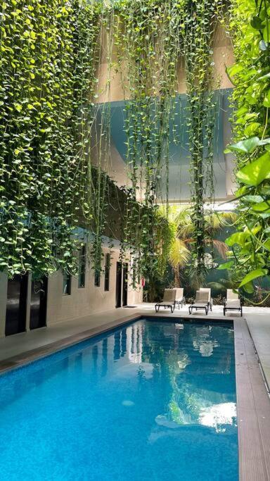Beauty W Gym Sauna Pool Close 5th Ave &beach Apartment