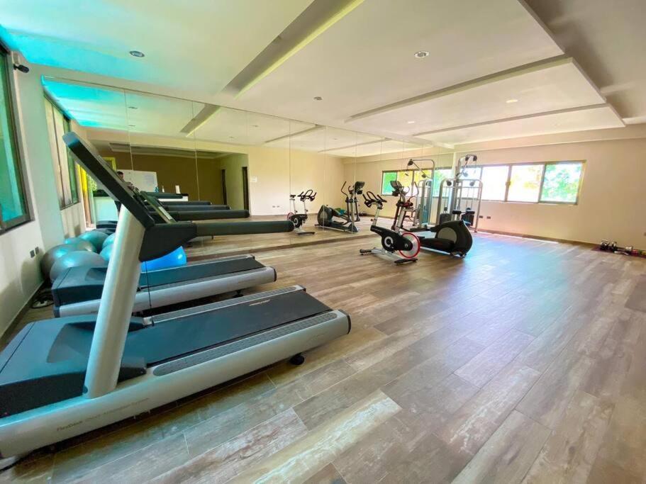 Beauty W Gym Sauna Pool Close 5th Ave &beach Apartment
