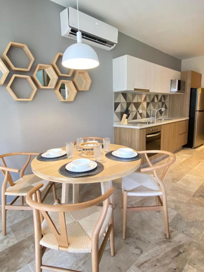 Ipana Condo, Rooftop Pools, Gym, Walk To Apartment *