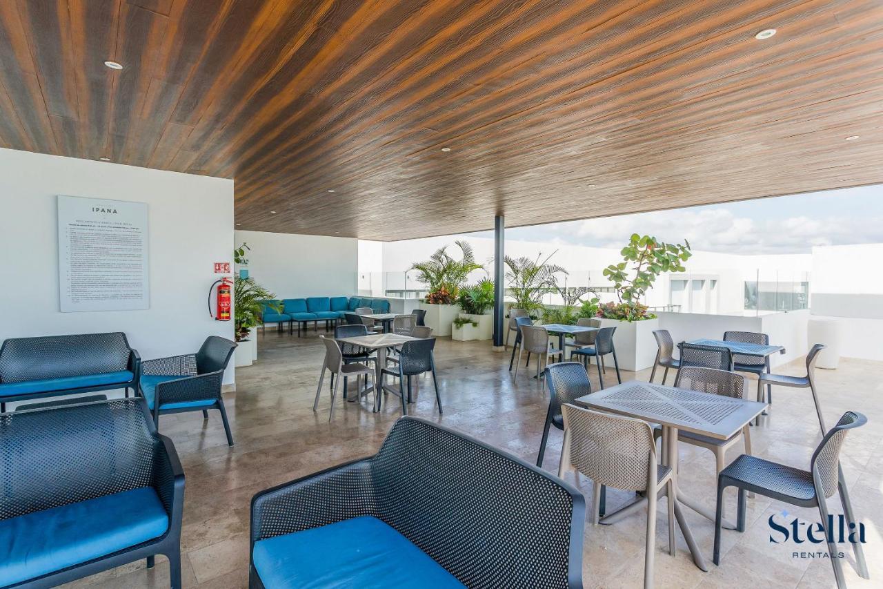 Ipana Condo, Rooftop Pools, Gym, Walk To Apartment *