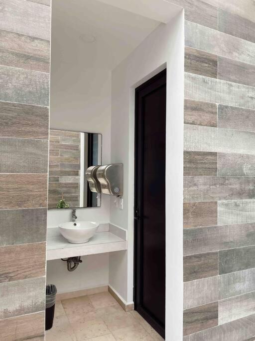 Modern Apartment/jacuzzi/sauna/pool/gym Apartamento *