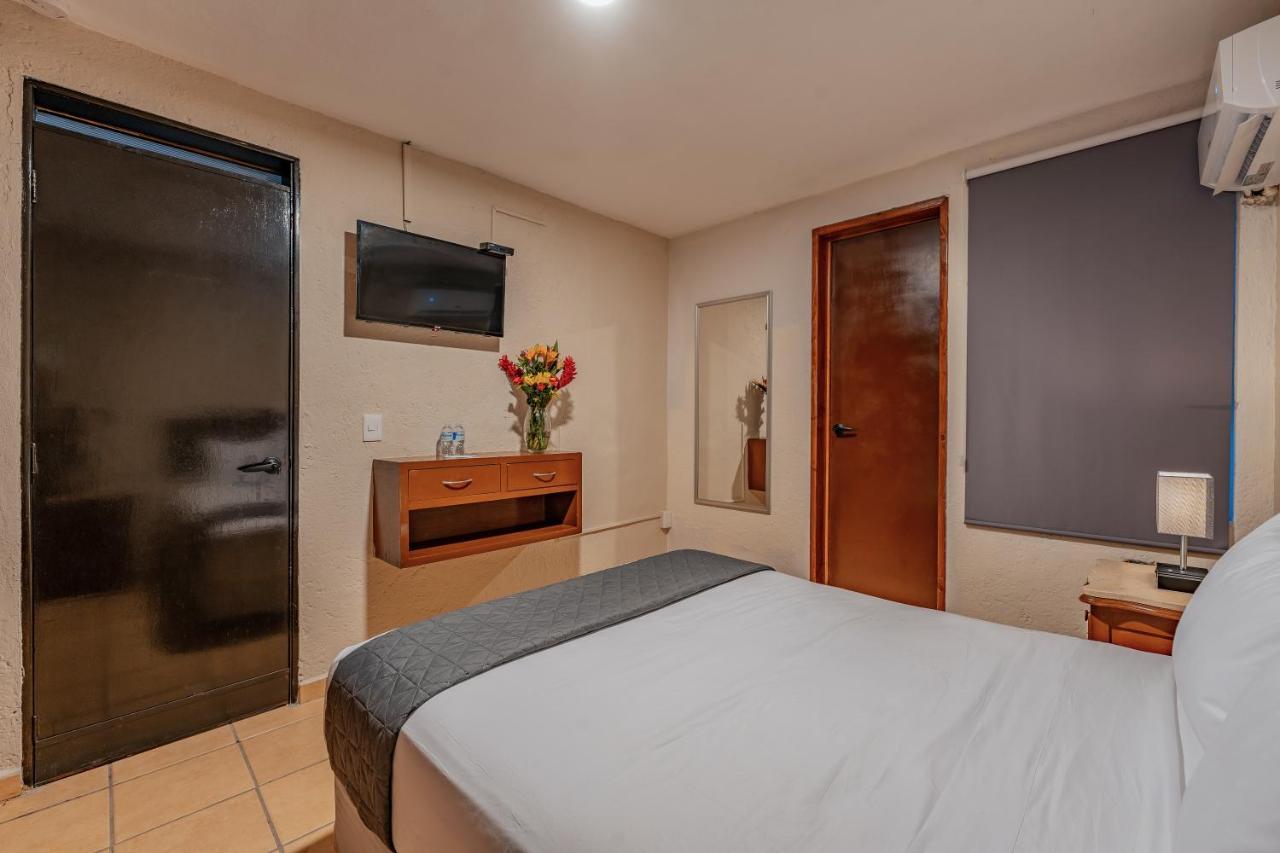 Brisas 5a Av, Hotel