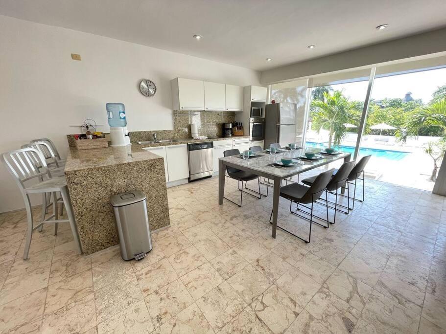 Excellent 3 Bd Steps The Apartment *