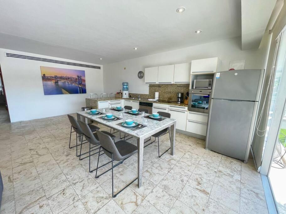 Excellent 3 Bd Steps The Apartment