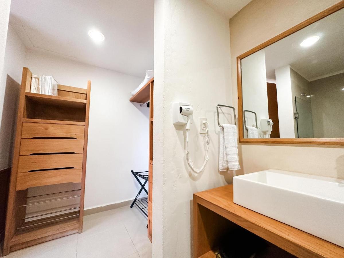 Azulb15 3 Bedroom Playacar Phase Ii * Playa del Carmen