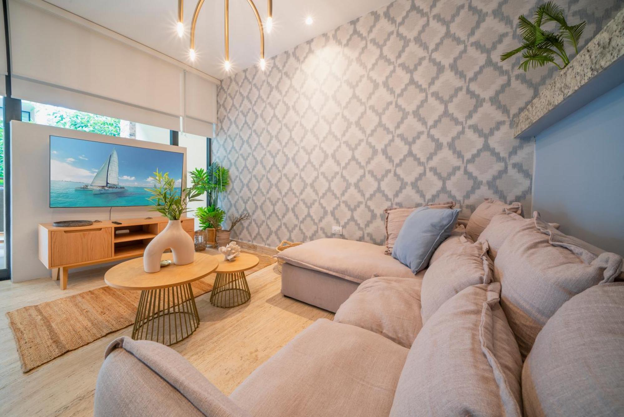 Luxury With Pool And Gym - Modern And - At Syrena Apartment