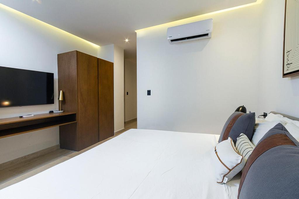 Great Location & Amazing Amenities Apartment