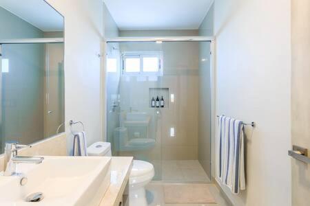 Apartment New In Residential Area With Amenities & 24hr Security