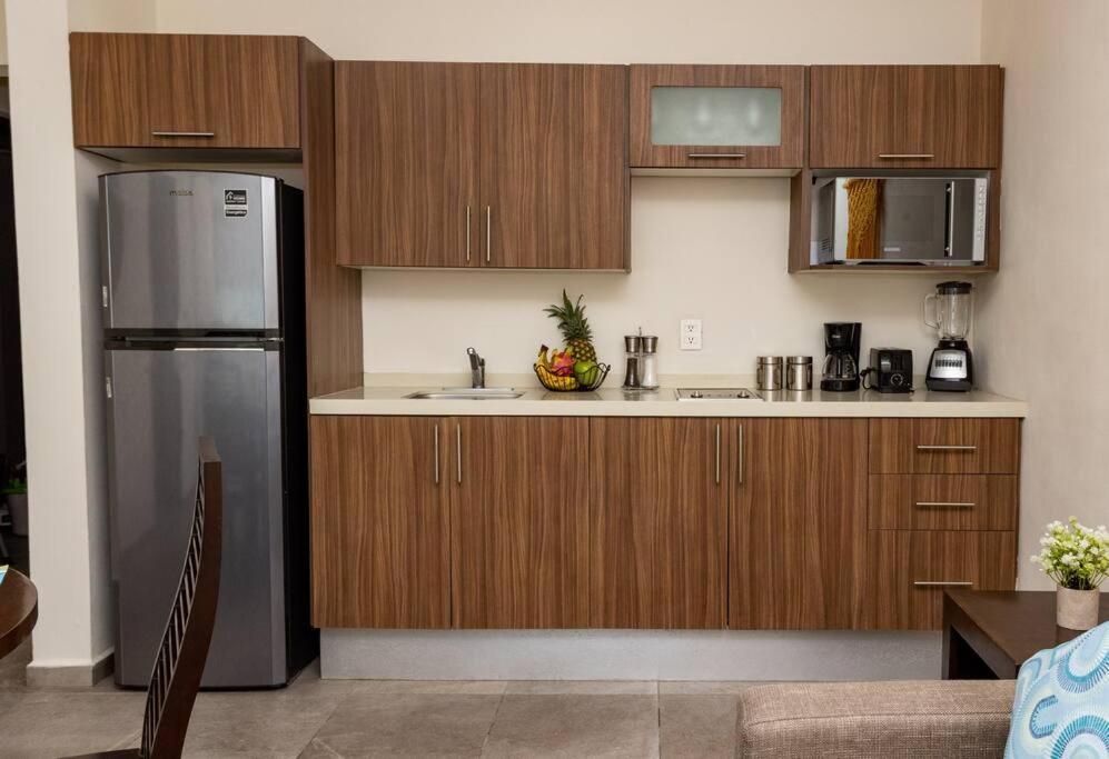 Deluxe Jr. 2 Suite, Dept. 101 *