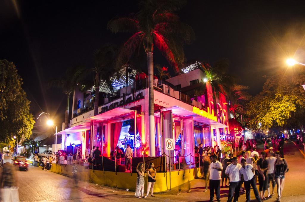 Tropical Casablanca Party Zone Hotel