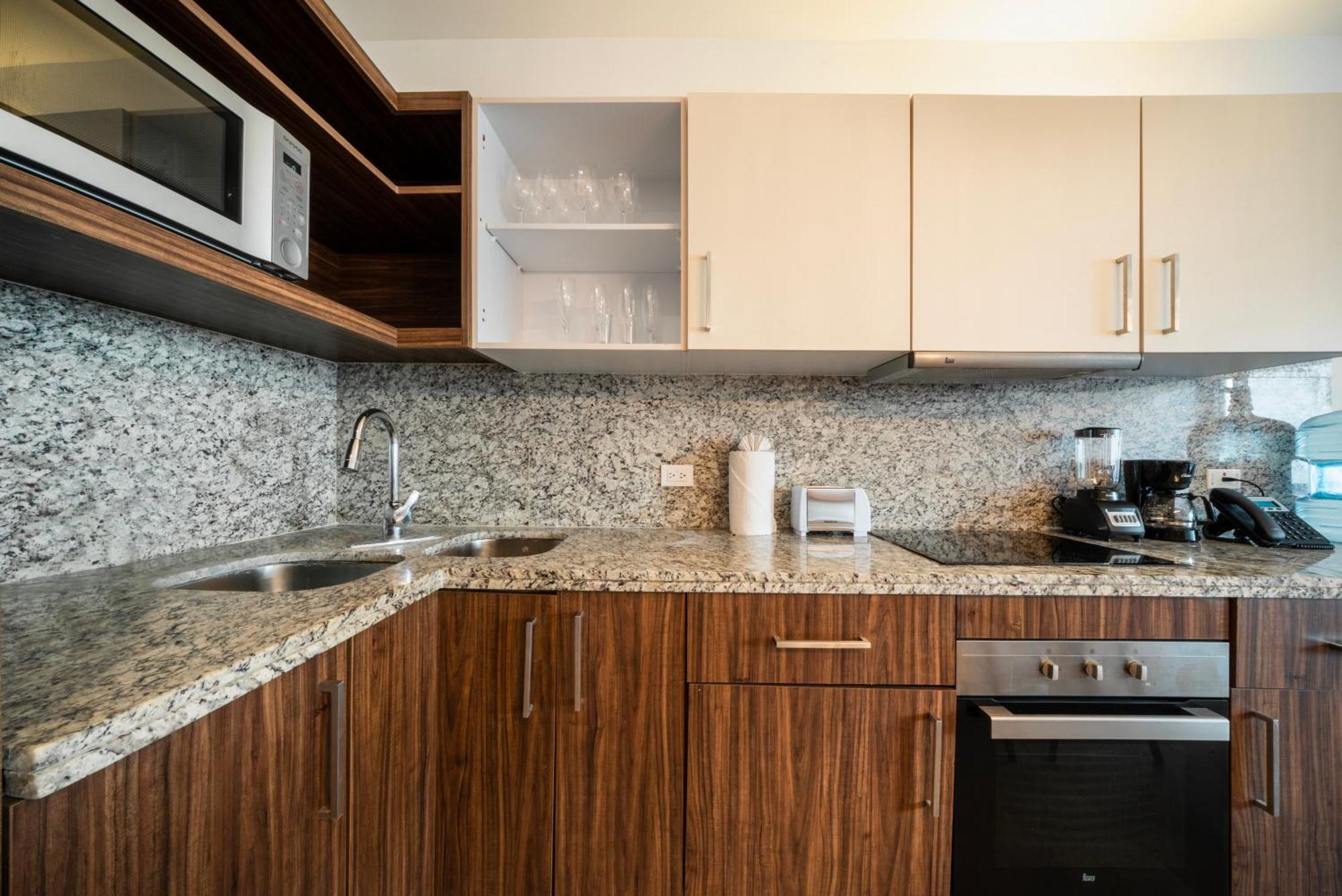 1 Bedroom Penthouse With Pool - Palmares Apartment
