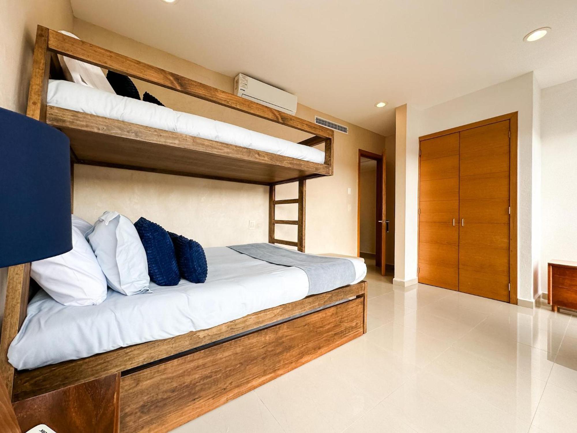 Apartment Azulb15 3 Bedroom Playacar Phase Ii *