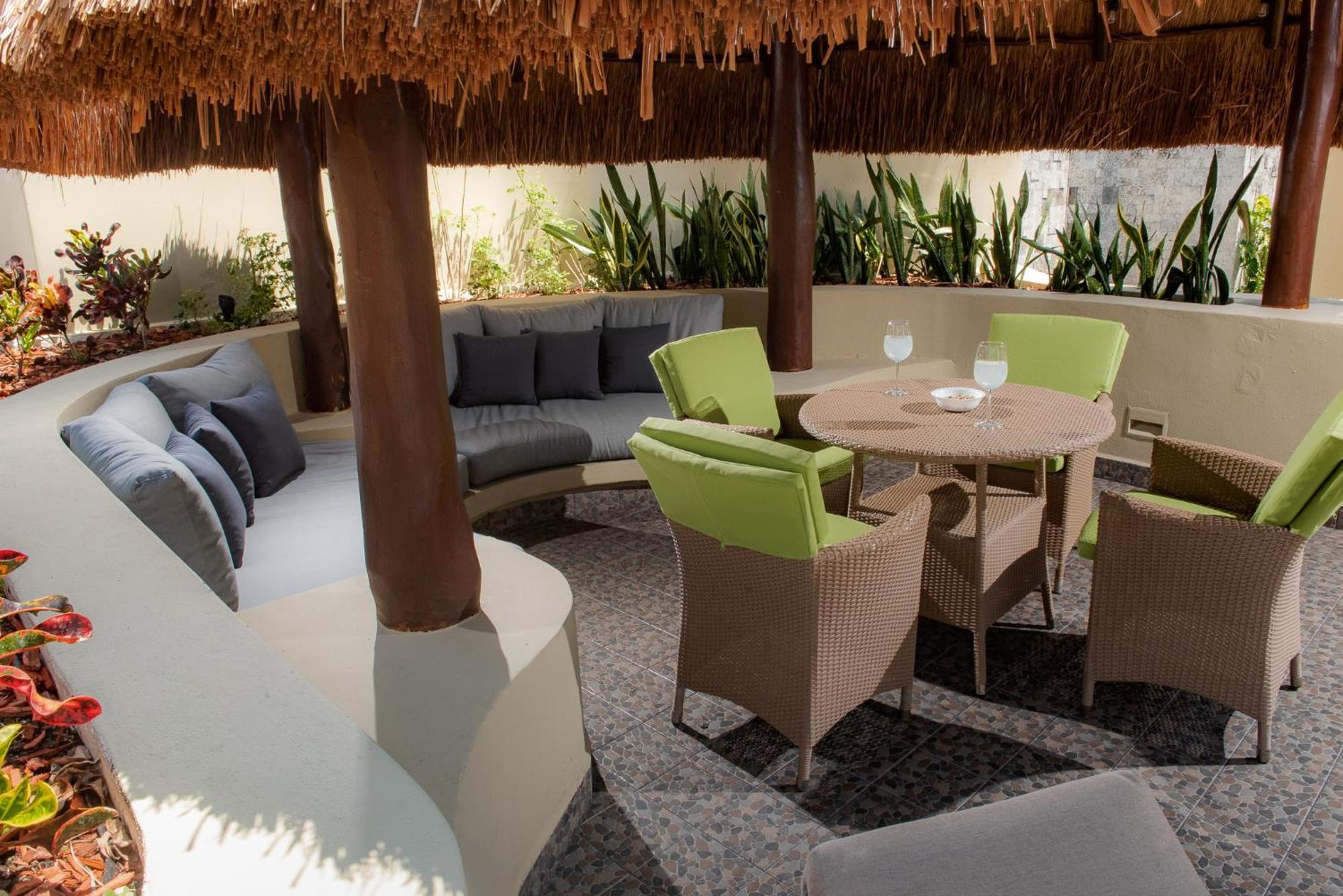 Maya And Beachclub 4*