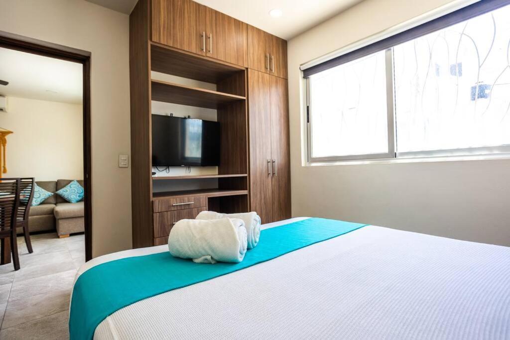 Deluxe Jr. 2 Suite, Dept. 101