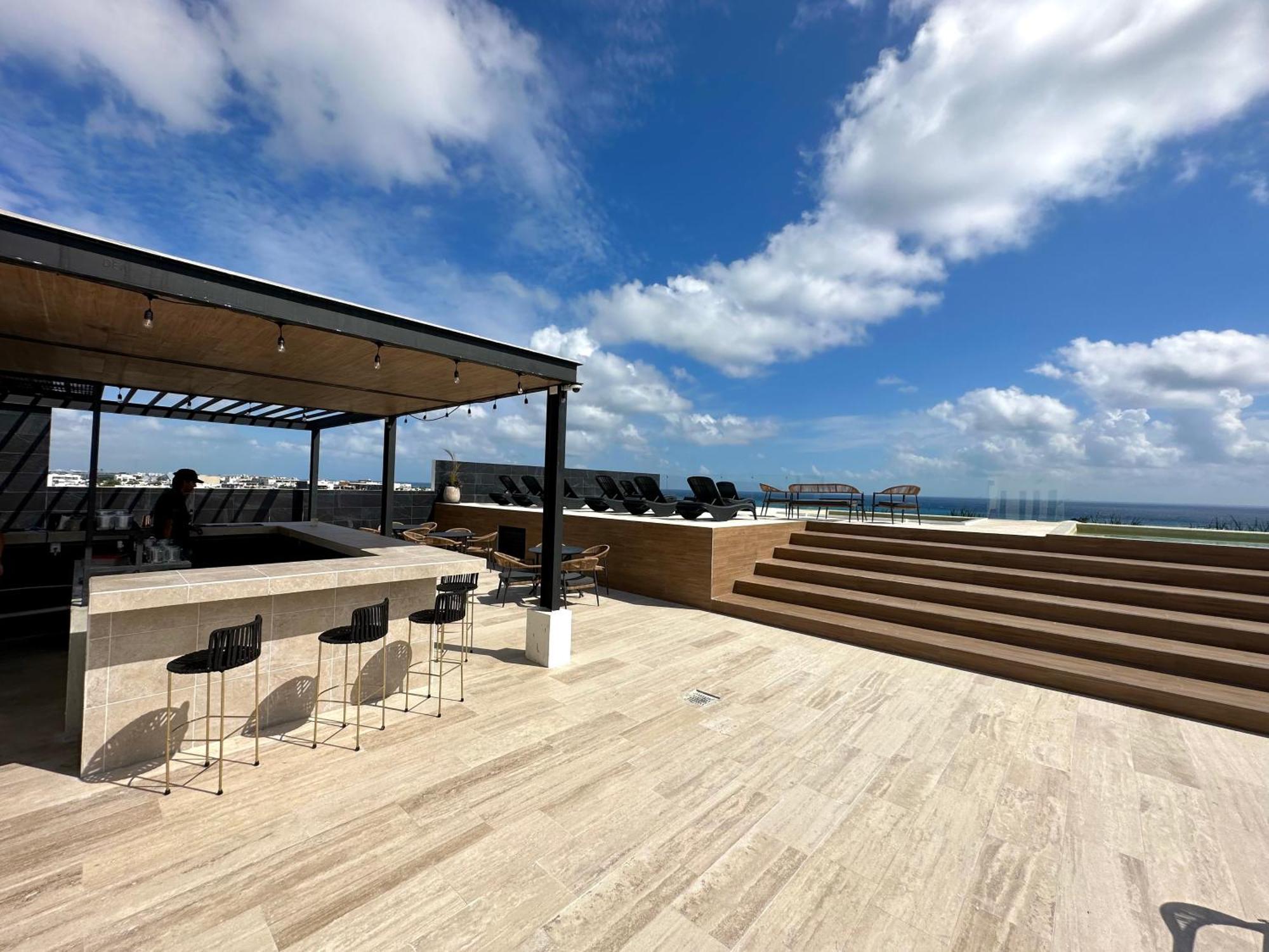 Beautiful Steps From The W/ Rooftop Pool