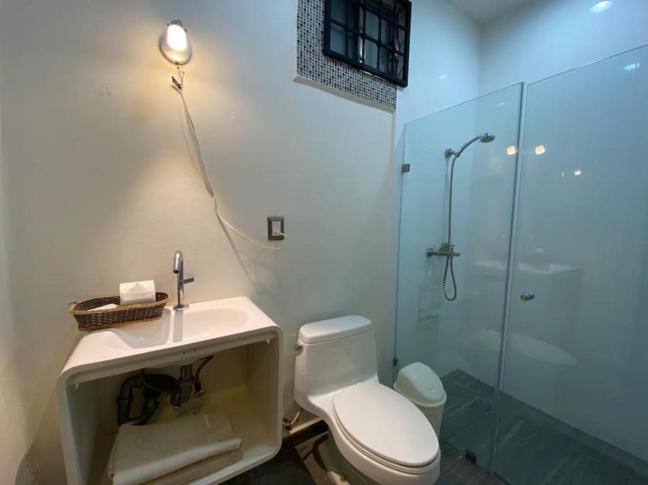 The Location 2br Condo- 100m To And 5ave