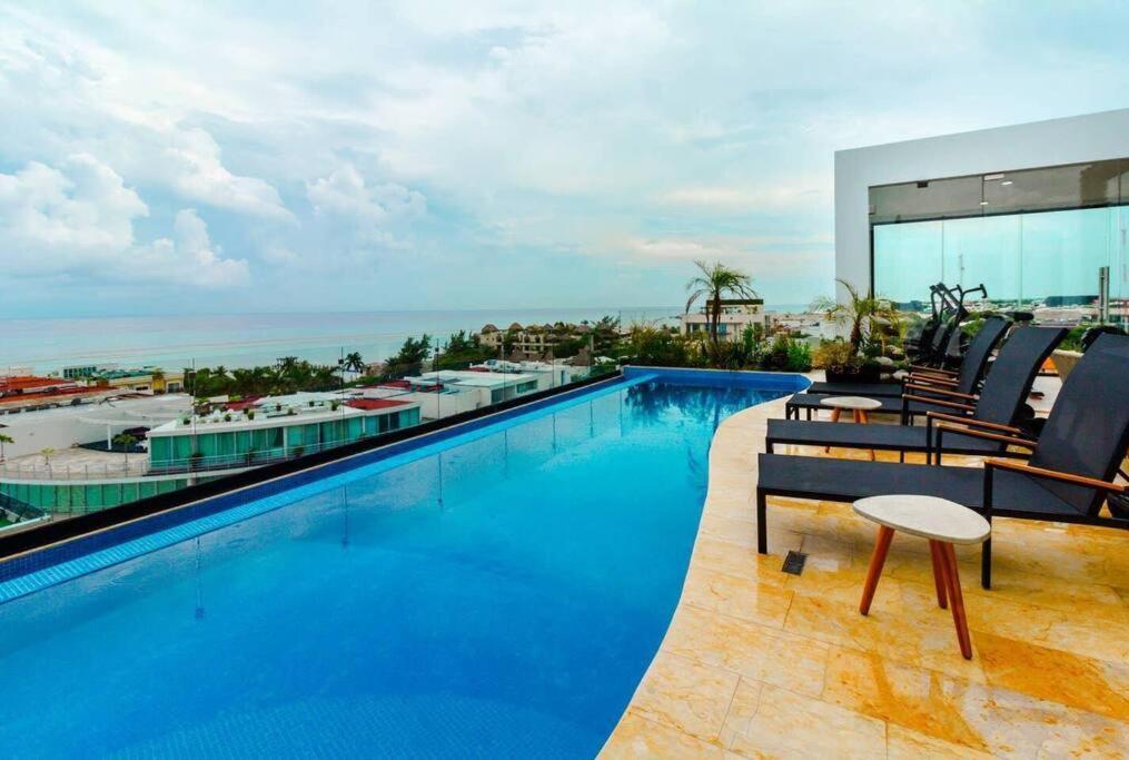 Apartment With Ac Pool Gym, Rooftop View 100mb Wifi *