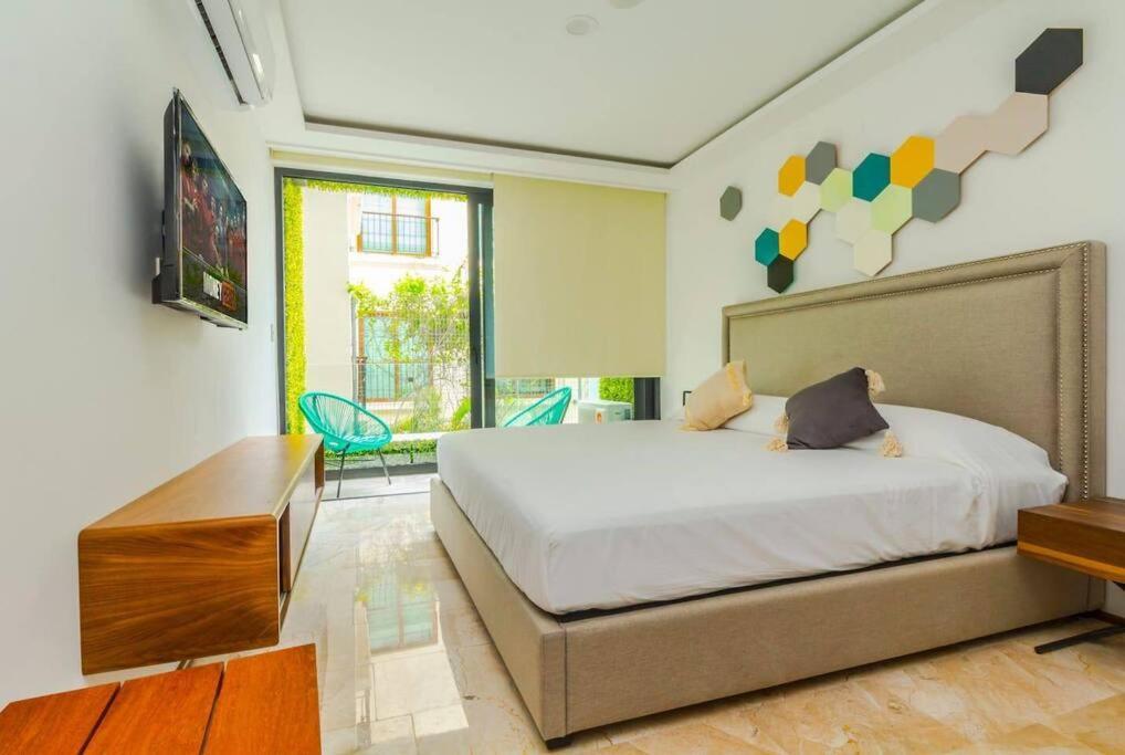 With Ac Pool Gym, Rooftop View 100mb Wifi Apartment