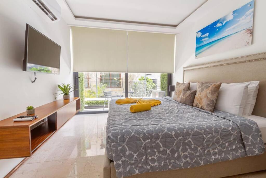 With Ac Pool Gym, Rooftop View 100mb Wifi Apartment *