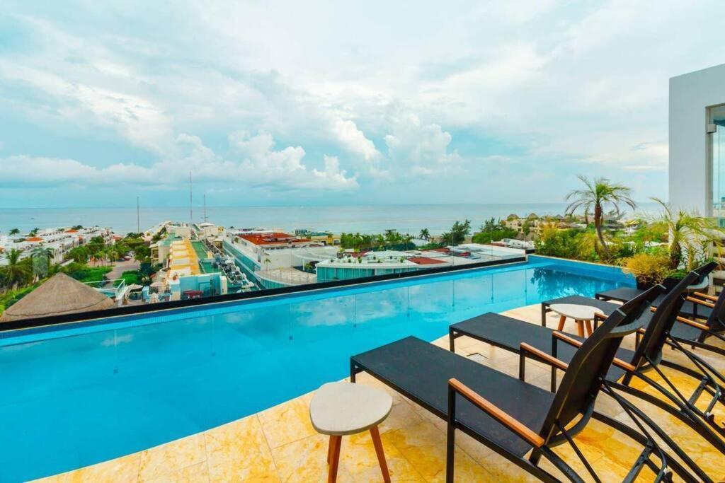 Apartment With Ac Pool Gym, Rooftop View 100mb Wifi