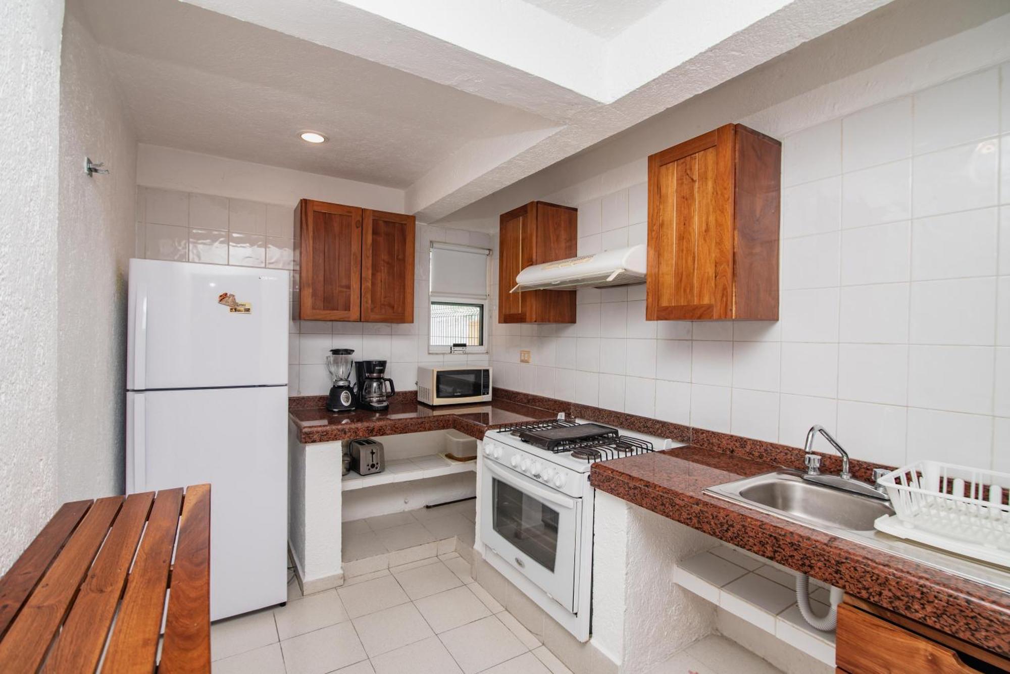 2br Close To The And 1 Block From 5th Av *