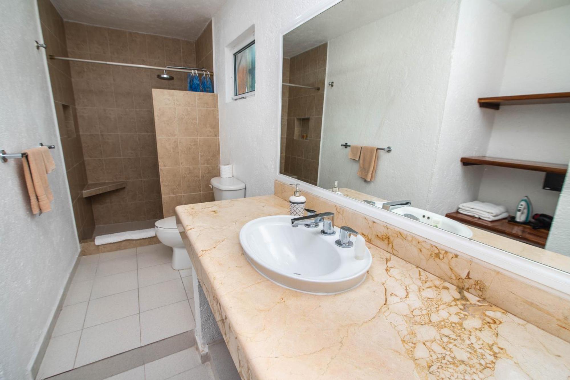 Apartment 2br Close To The And 1 Block From 5th Av Playa del Carmen