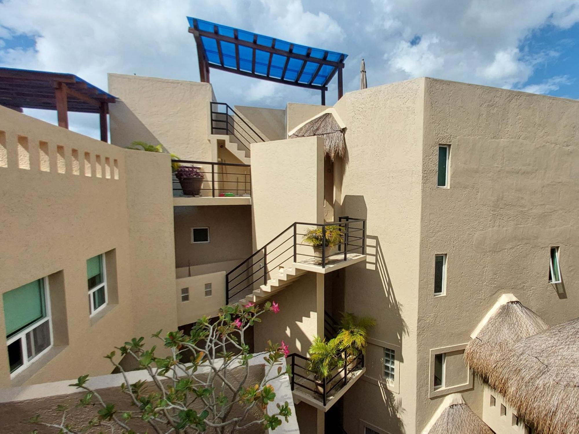 2br Close To The And 1 Block From 5th Av Apartment