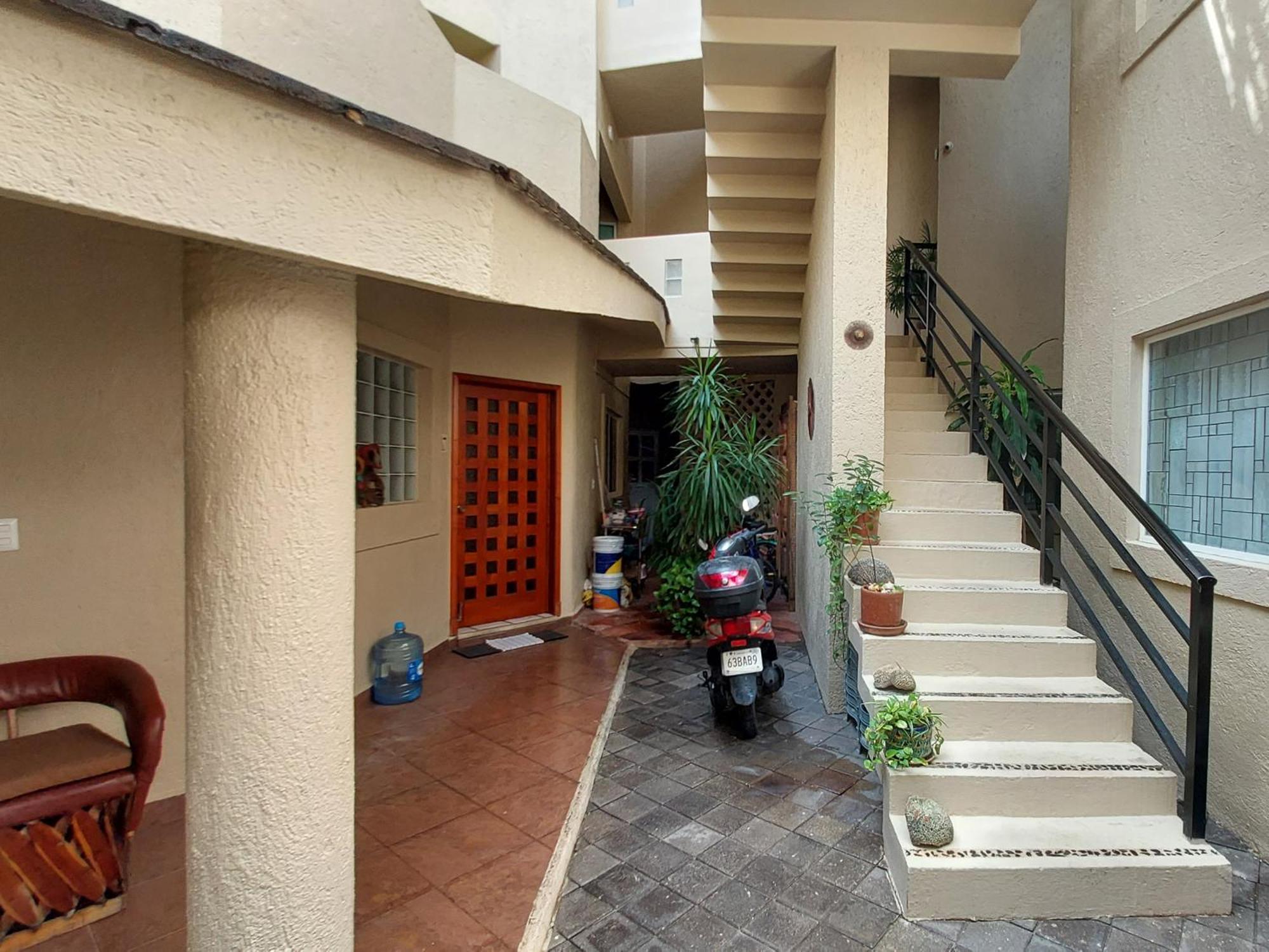 Apartment 2br Close To The And 1 Block From 5th Av