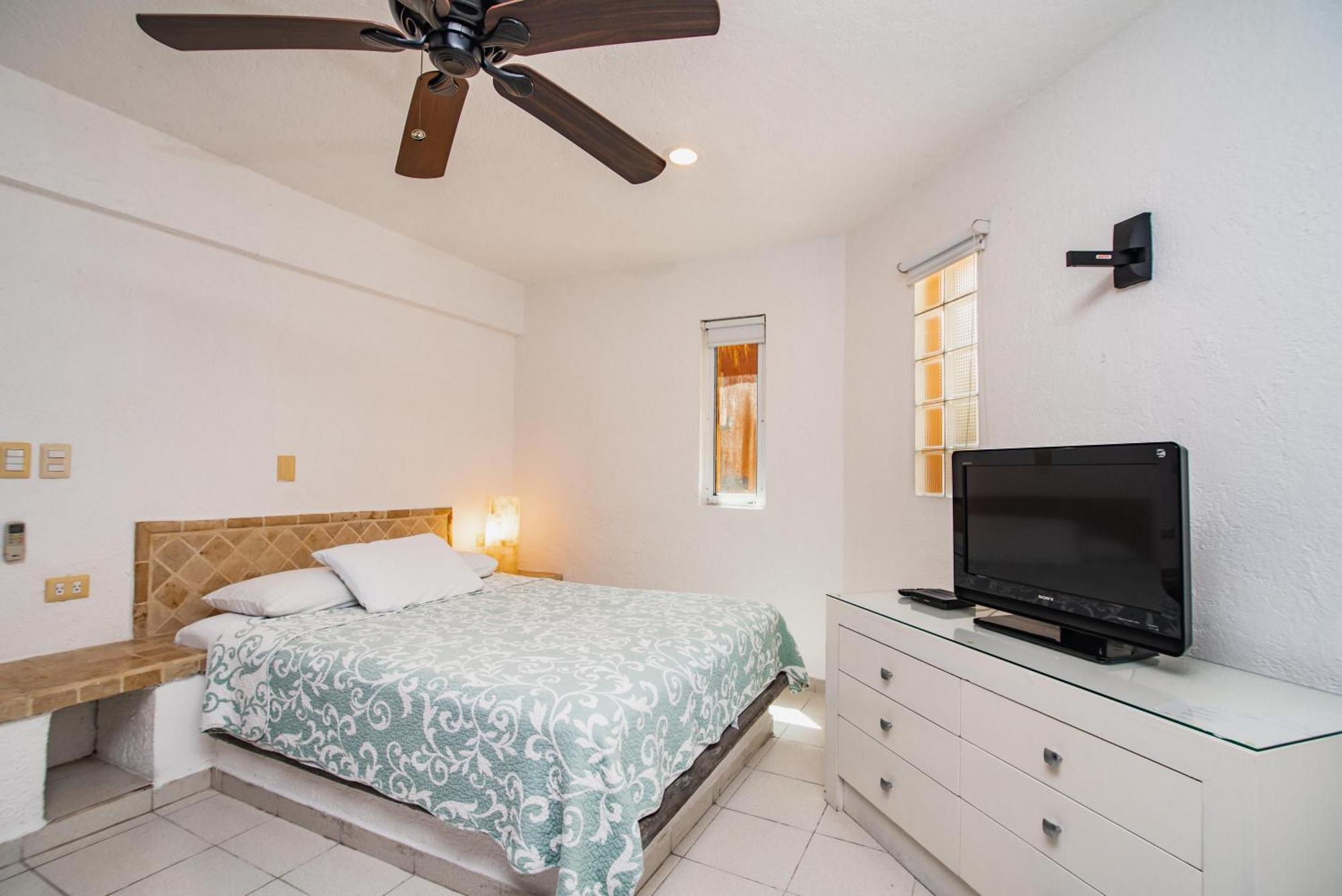 2br Close To The And 1 Block From 5th Av Apartment *