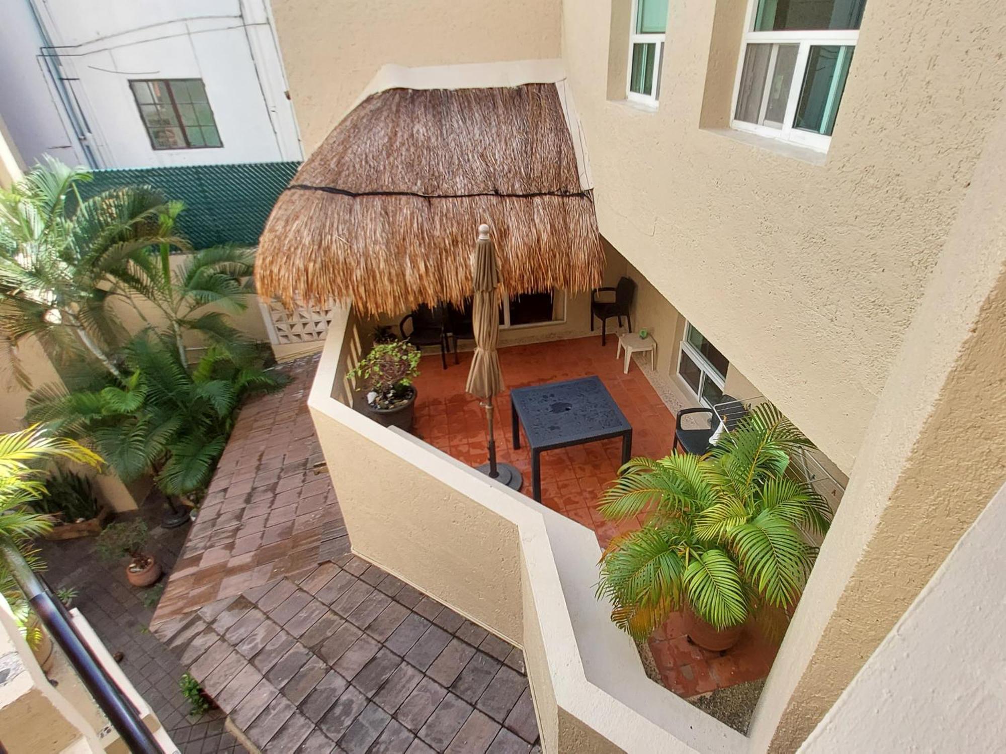 Apartment 2br Close To The And 1 Block From 5th Av *