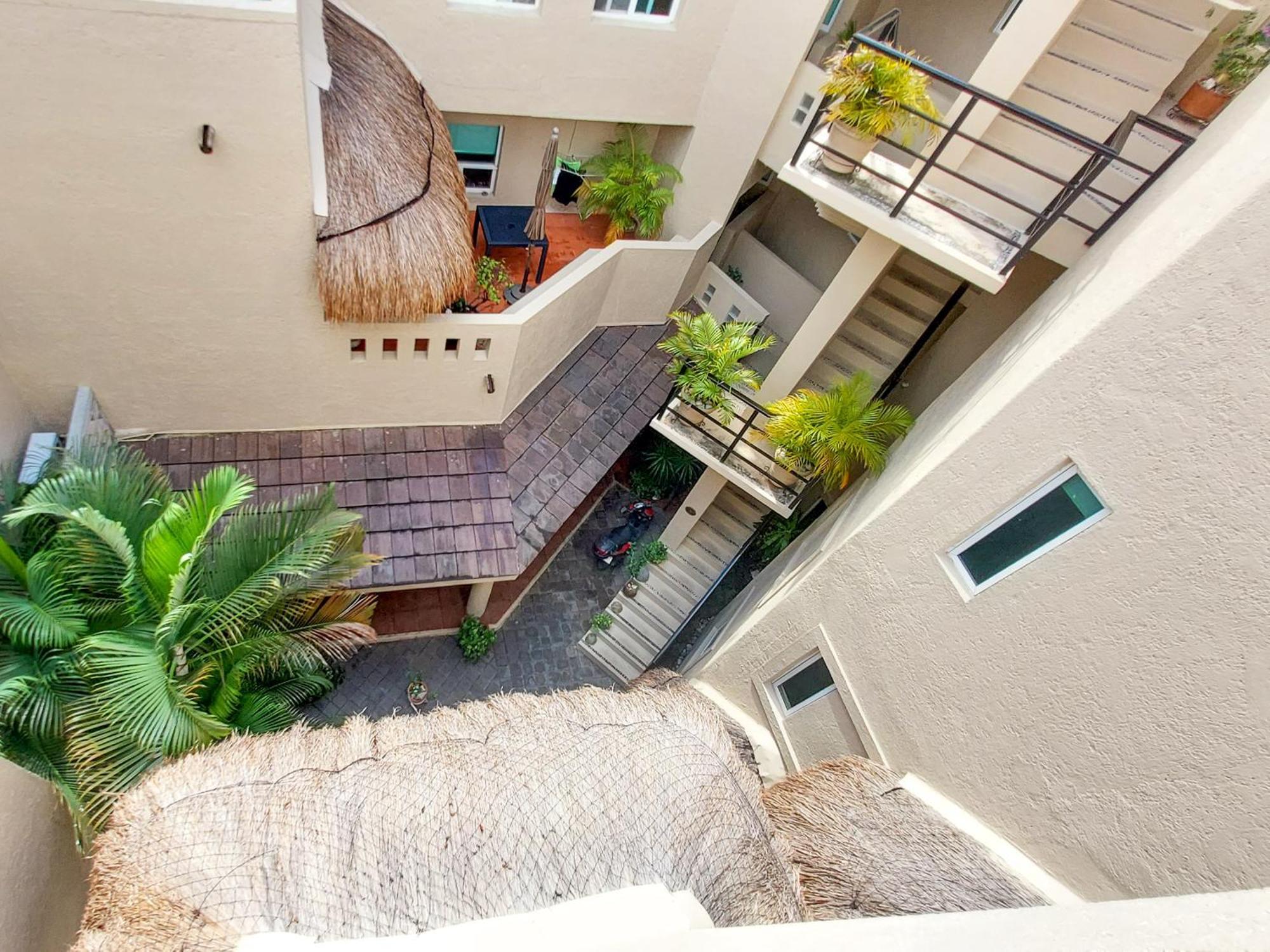 2br Close To The And 1 Block From 5th Av Apartment