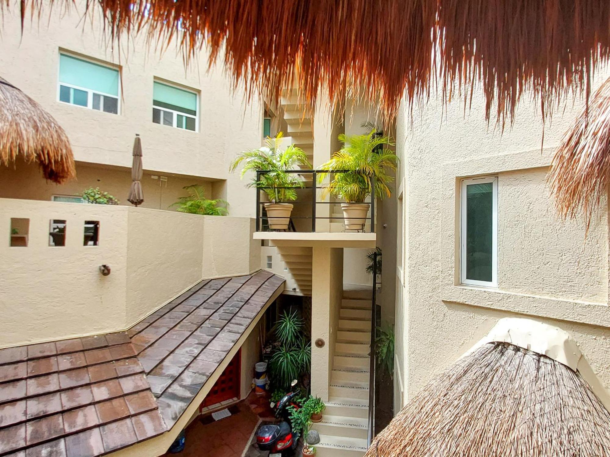 Apartment 2br Close To The And 1 Block From 5th Av *