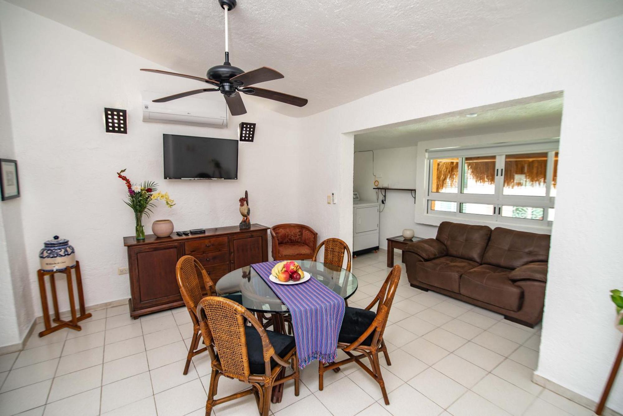 Apartment 2br Close To The And 1 Block From 5th Av *