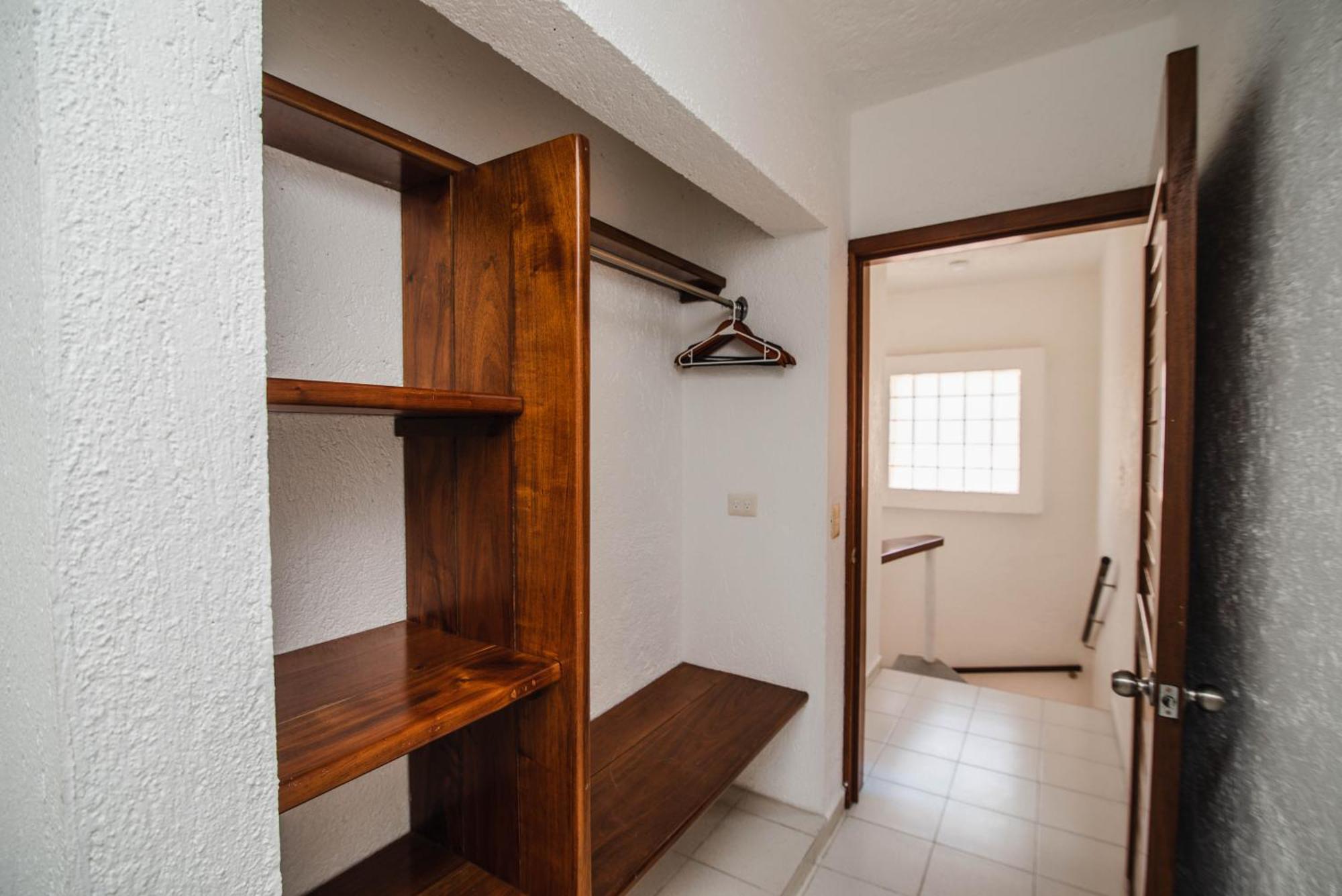2br Close To The And 1 Block From 5th Av *