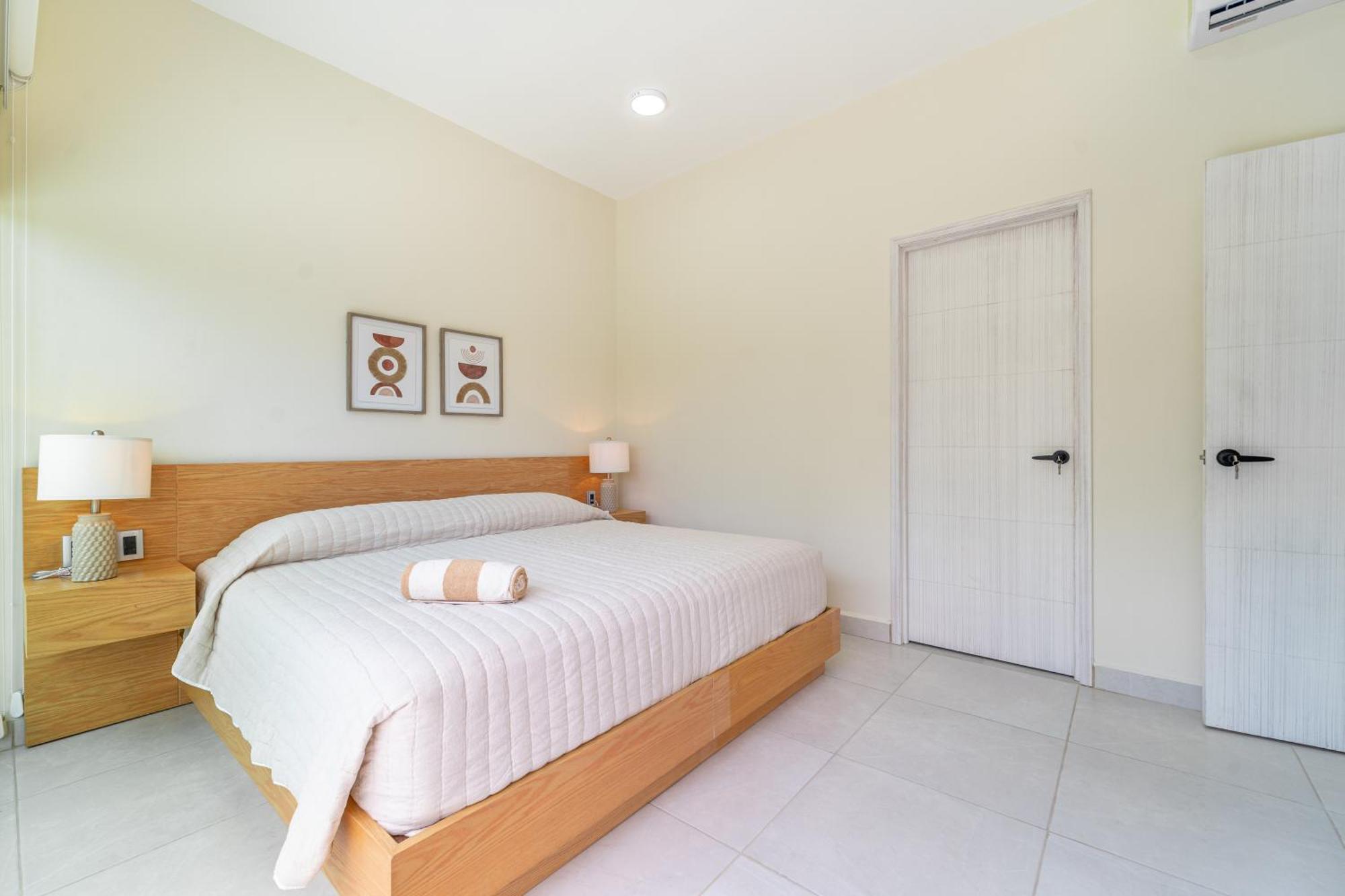 2 Bd With Balcony Gym Rooftop Pool Hot Tub *