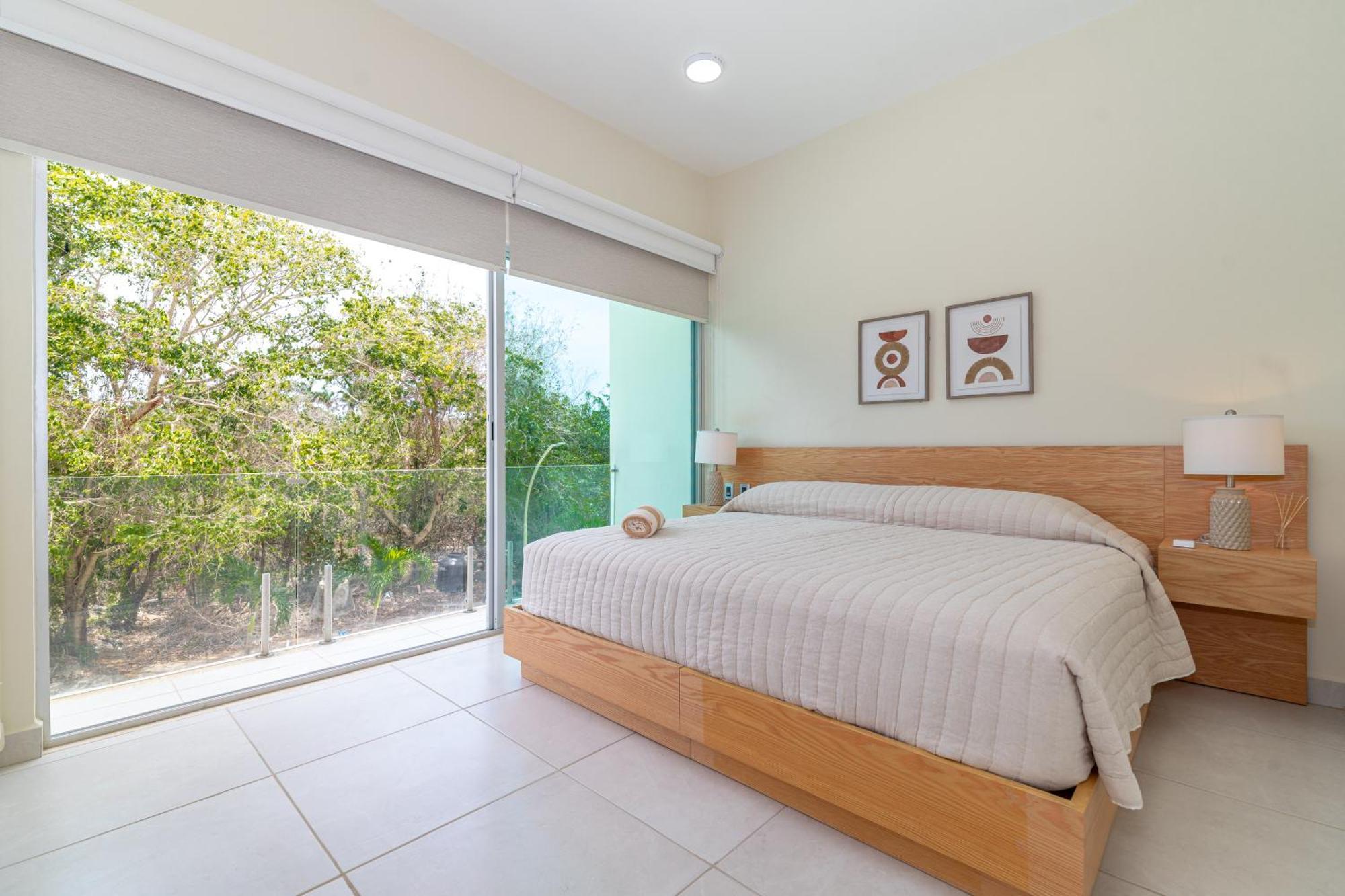 Holiday home 2 Bd With Balcony Gym Rooftop Pool Hot Tub *