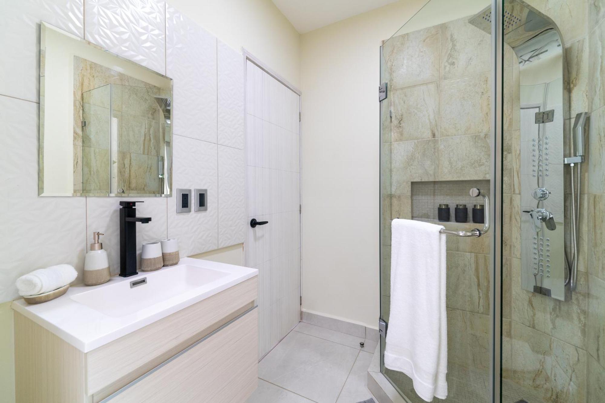 2 Bd With Balcony Gym Rooftop Pool Hot Tub Holiday home Playa del Carmen