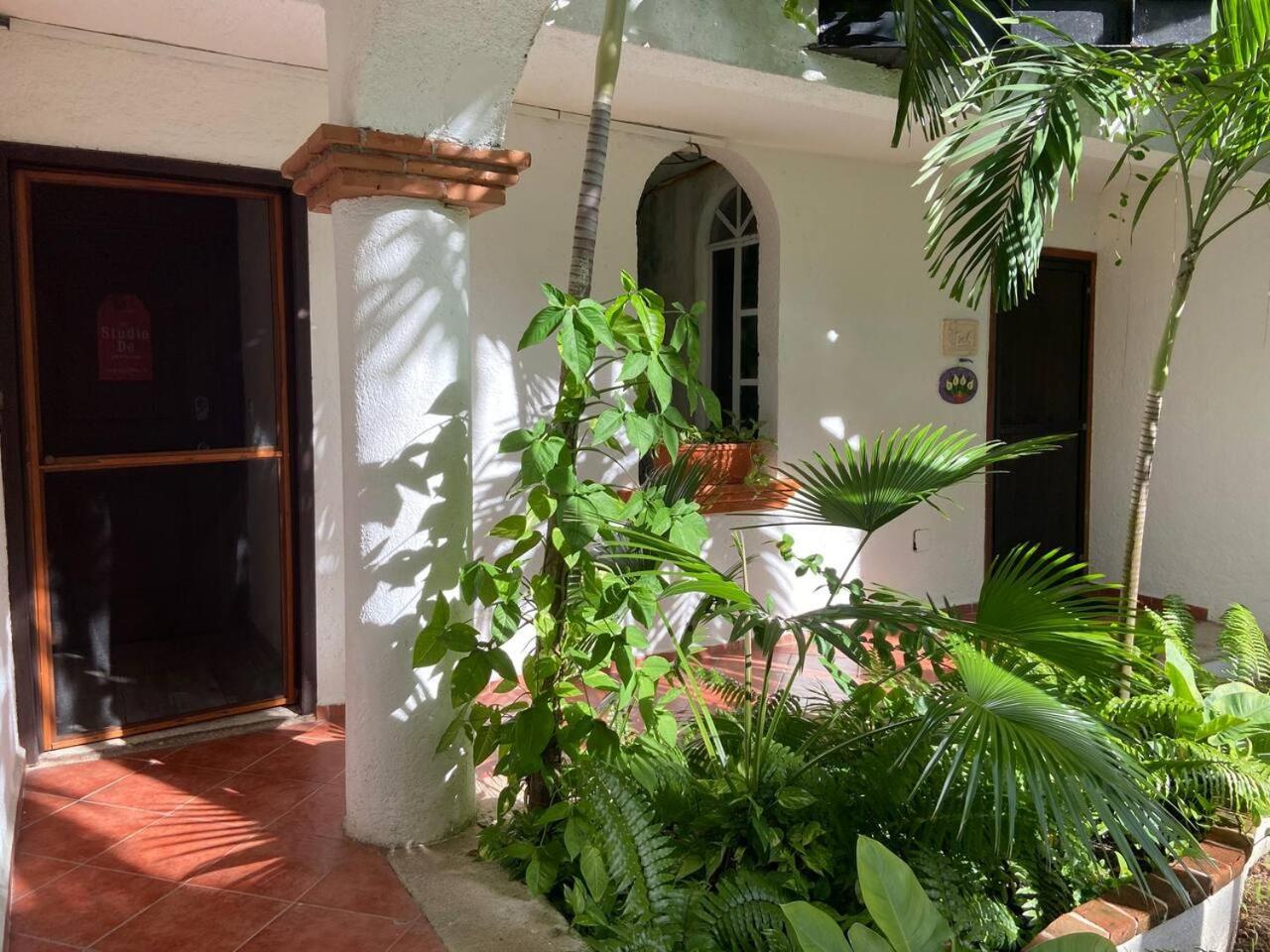 Colorful Hacienda Style 2br With Pool Steps To Apartment *