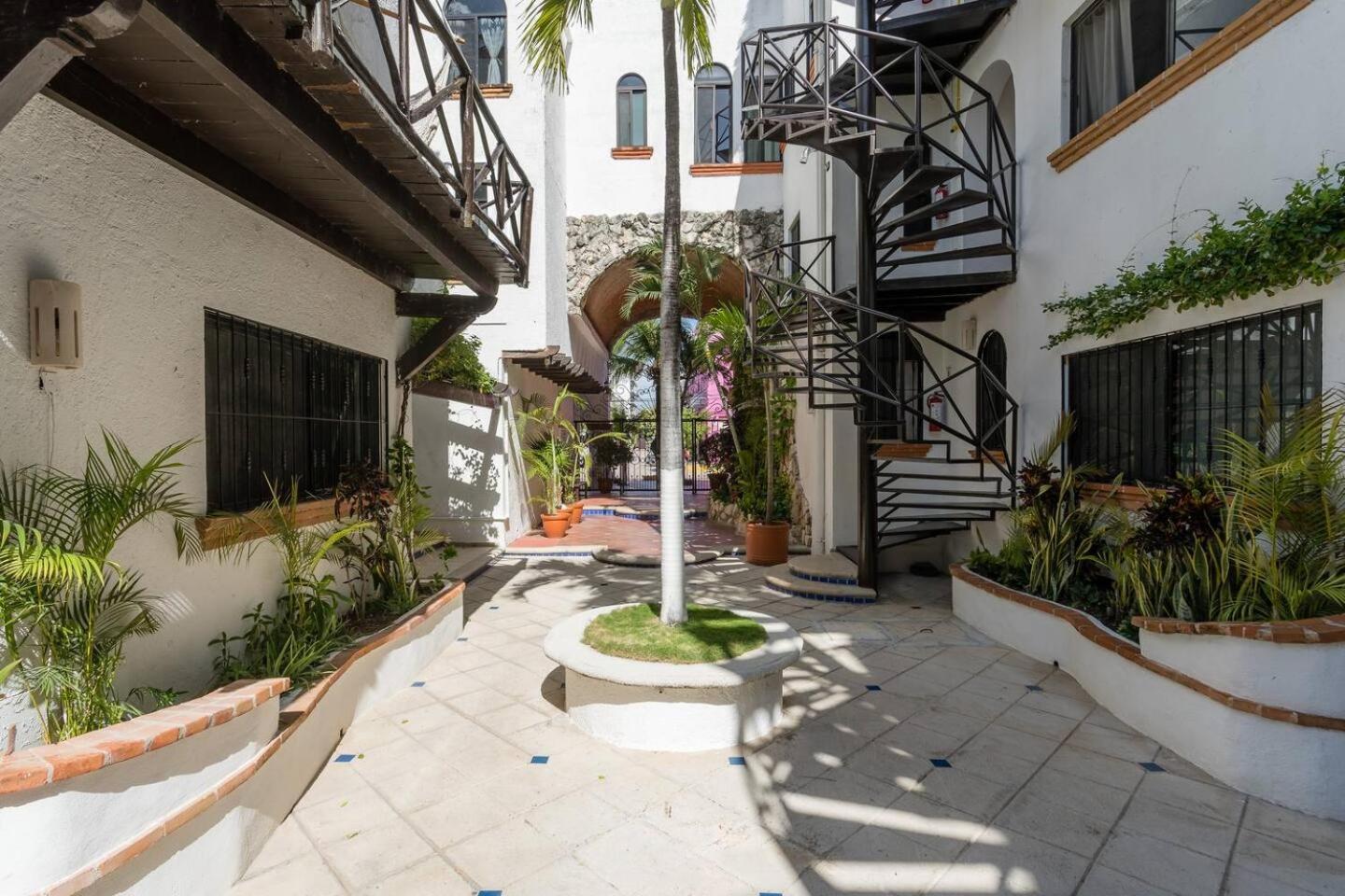 Colorful Hacienda Style 2br With Pool Steps To Apartment *