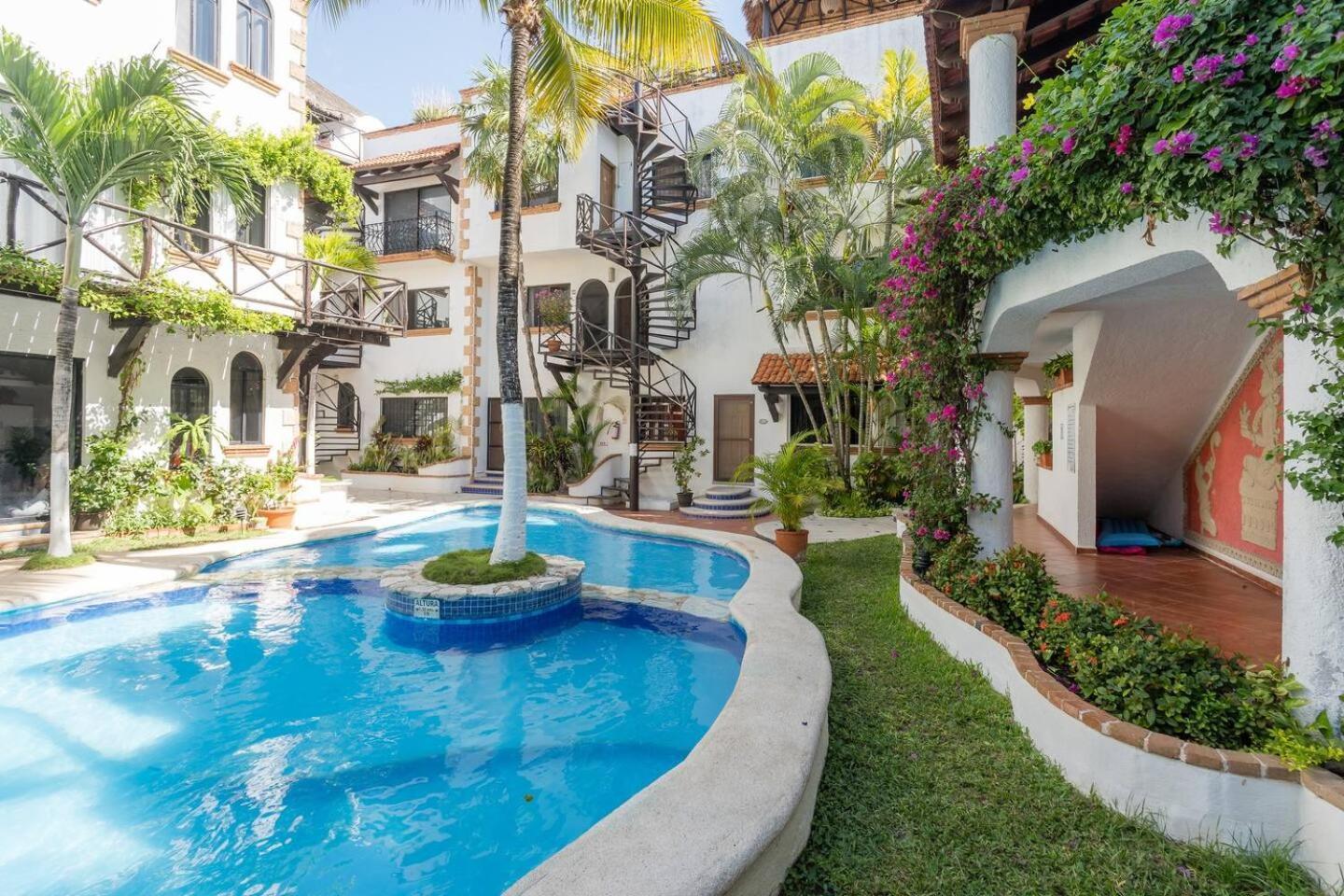Apartment Colorful Hacienda Style 2br With Pool Steps To Playa del Carmen