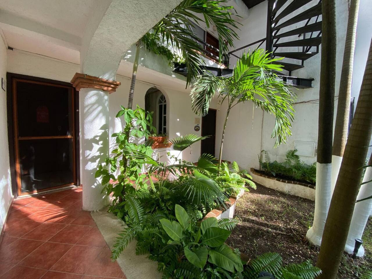 Colorful Hacienda Style 2br With Pool Steps To Playa del Carmen