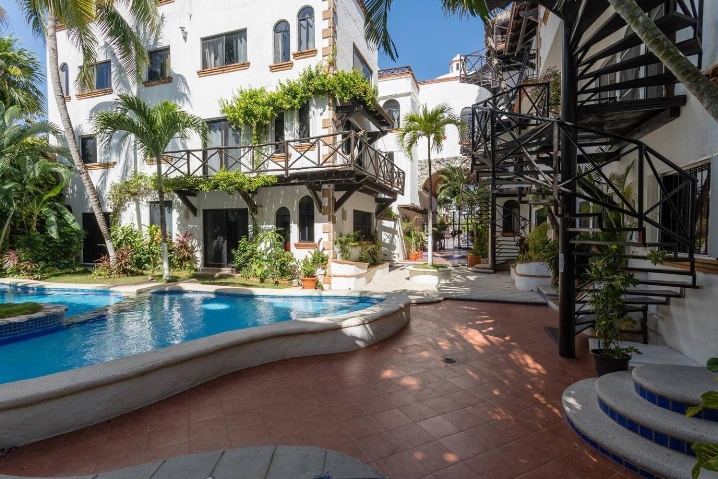 Apartment Colorful Hacienda Style 2br With Pool Steps To Playa del Carmen