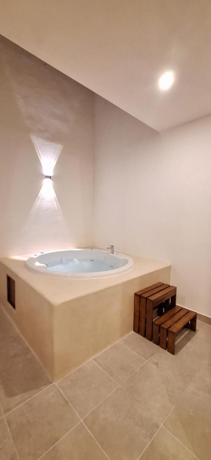Itzamna Deluxe Con Jacuzzi Apartment *