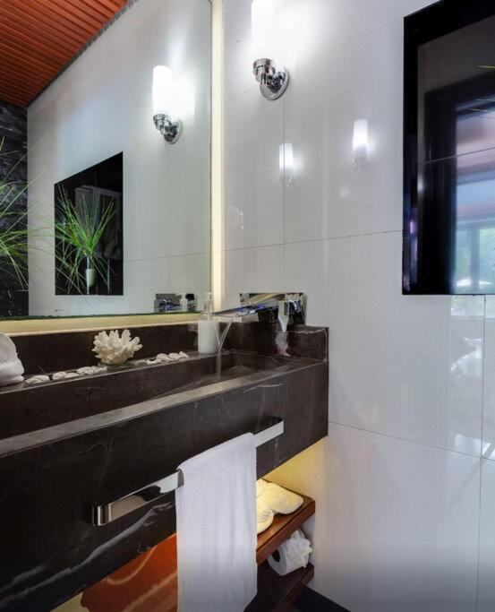 60 Off Lujosa Casa Con Billar Y Alberca Privada *