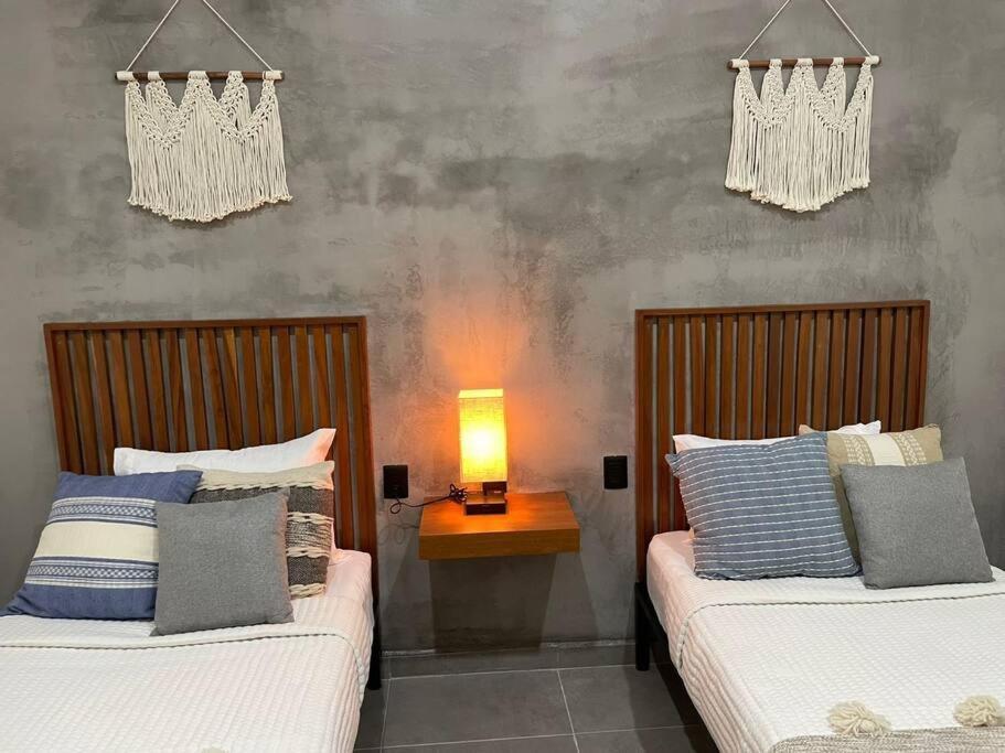 Appartement Stylish Condo, 2bdr, Steps To 5th Ave, Close To Beach!