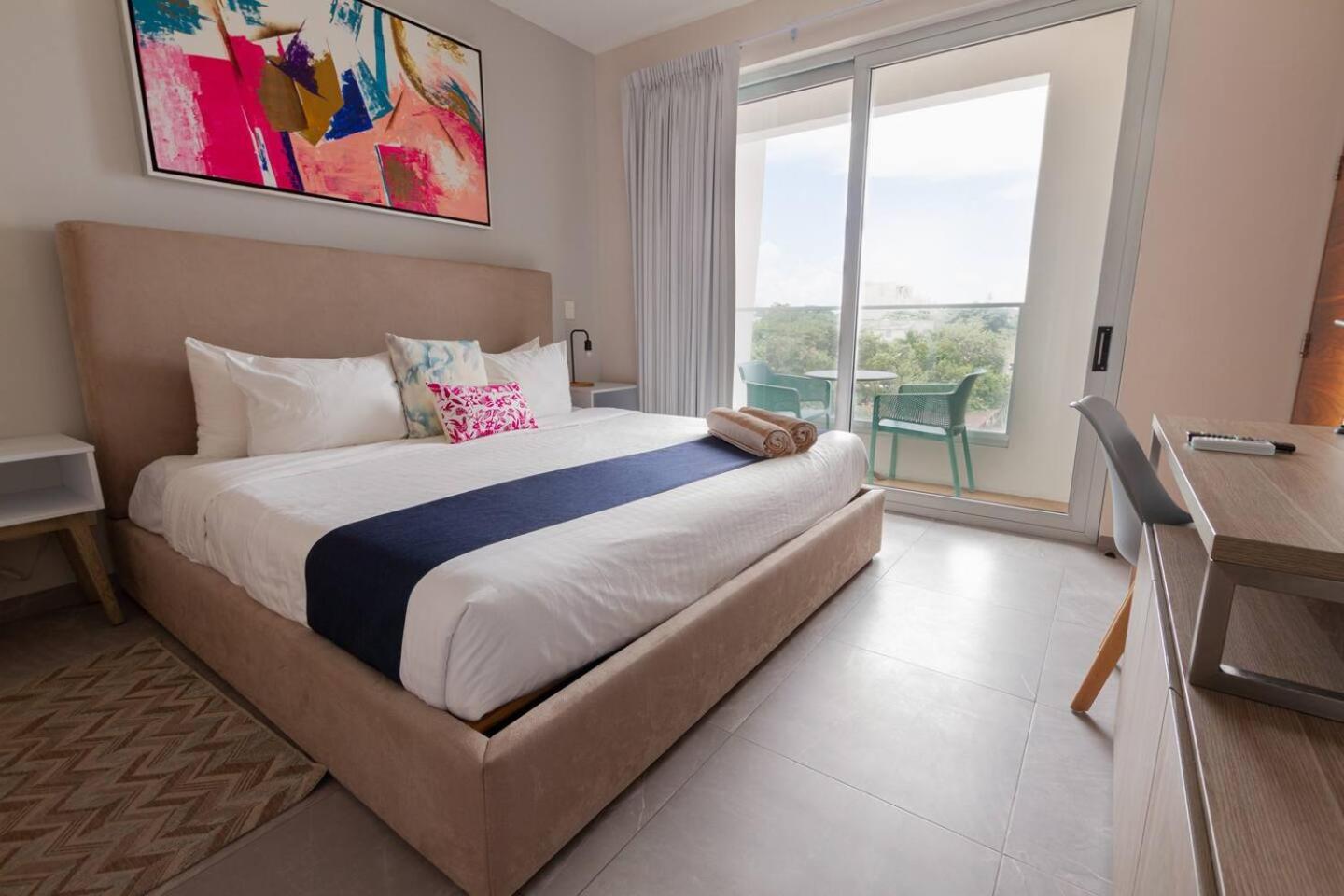Estupenda Con Cama King 100mb Y Refri *