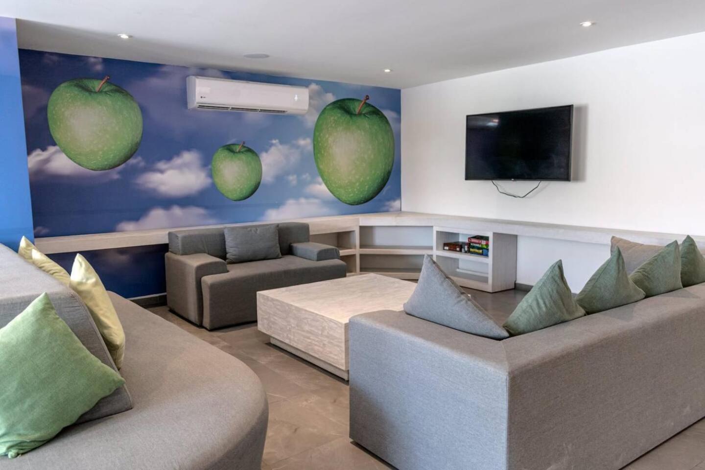 Holiday home Luxury Condo, Private Room, 150mb Wifi, Ac, Gym *