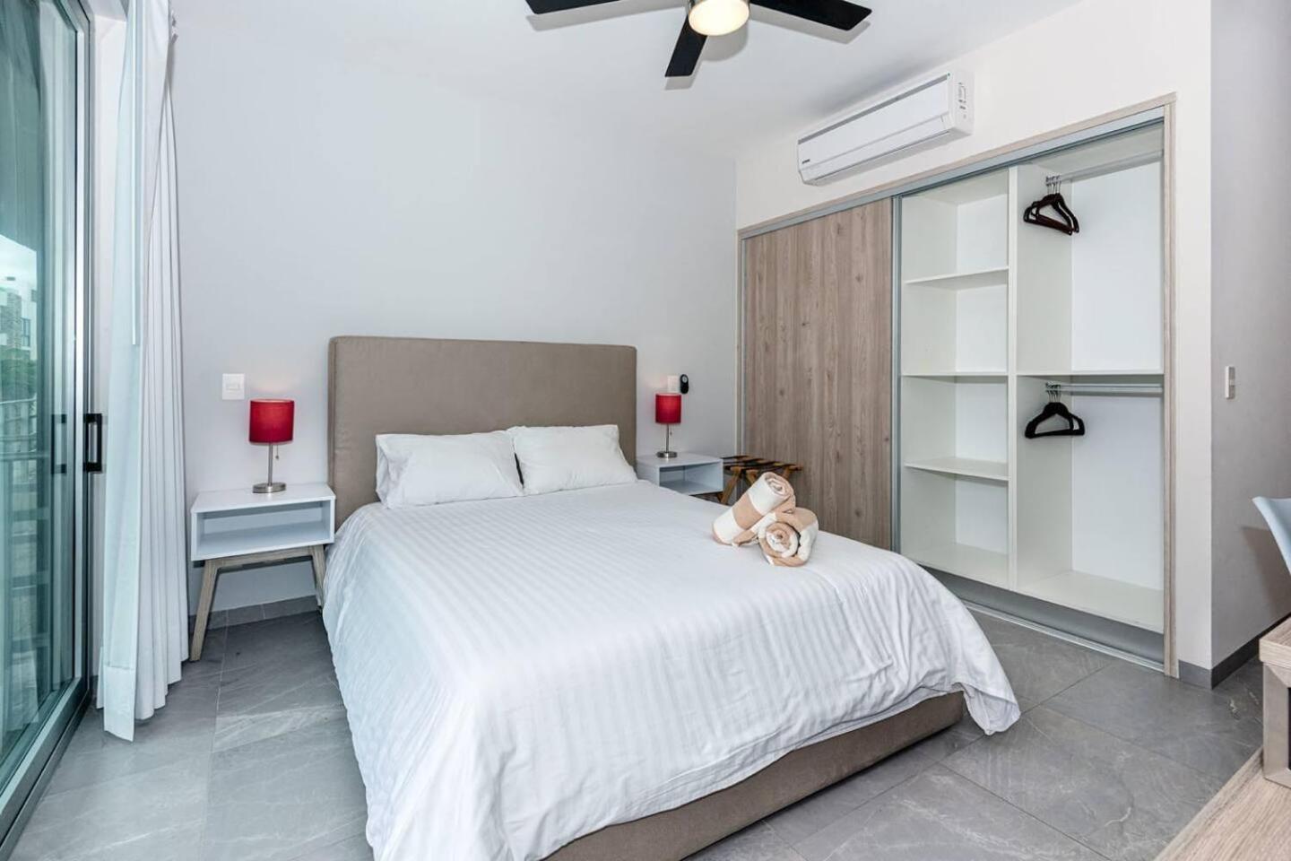 Luxury Condo, Private Room, 150mb Wifi, Ac, Gym Holiday home