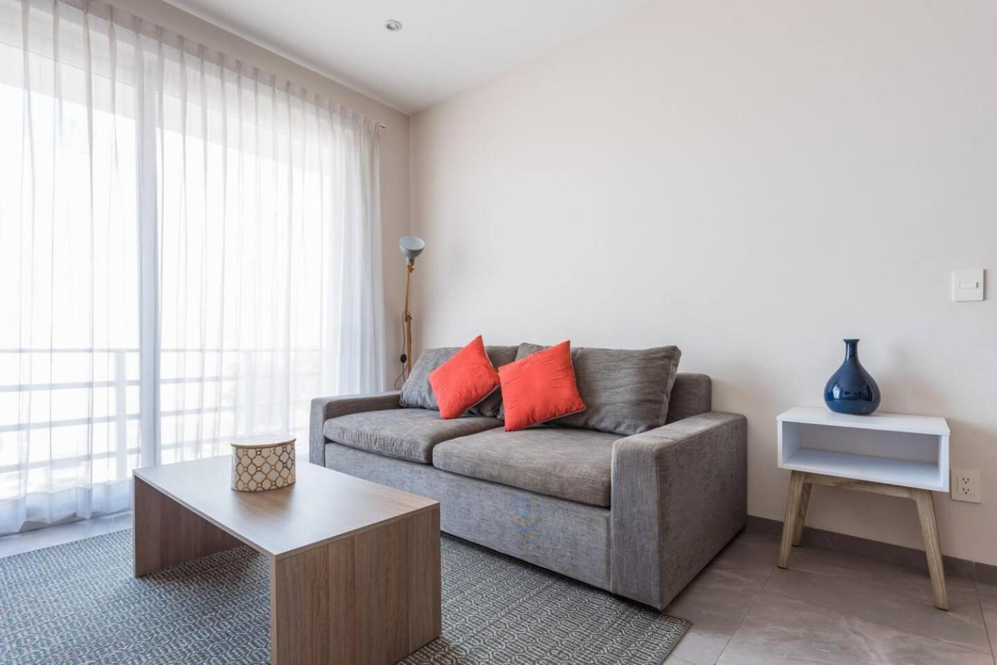 Luxury Condo, 1br 1ba, 200mb, Gym Sauna Cinema Apartment *